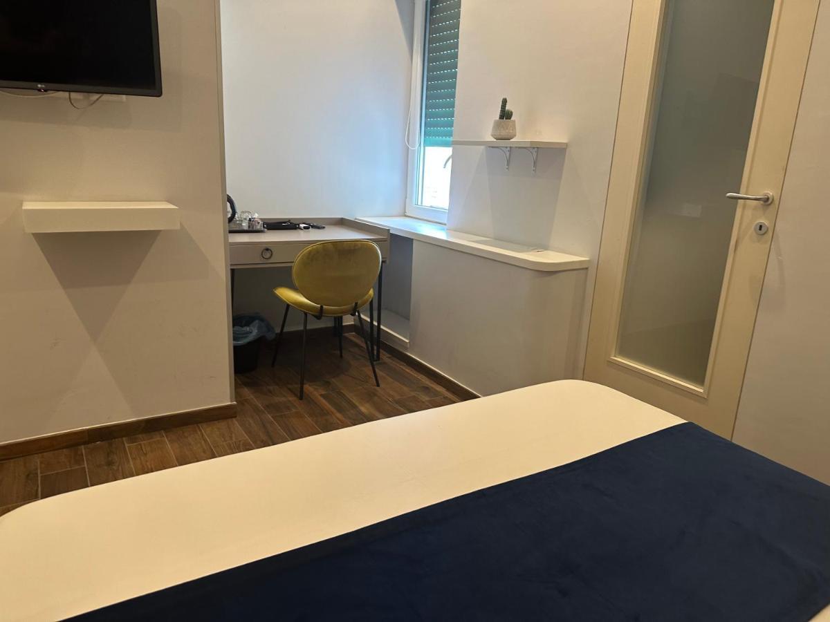 Hotiday Room Collection - Napoli Botanique Екстериор снимка