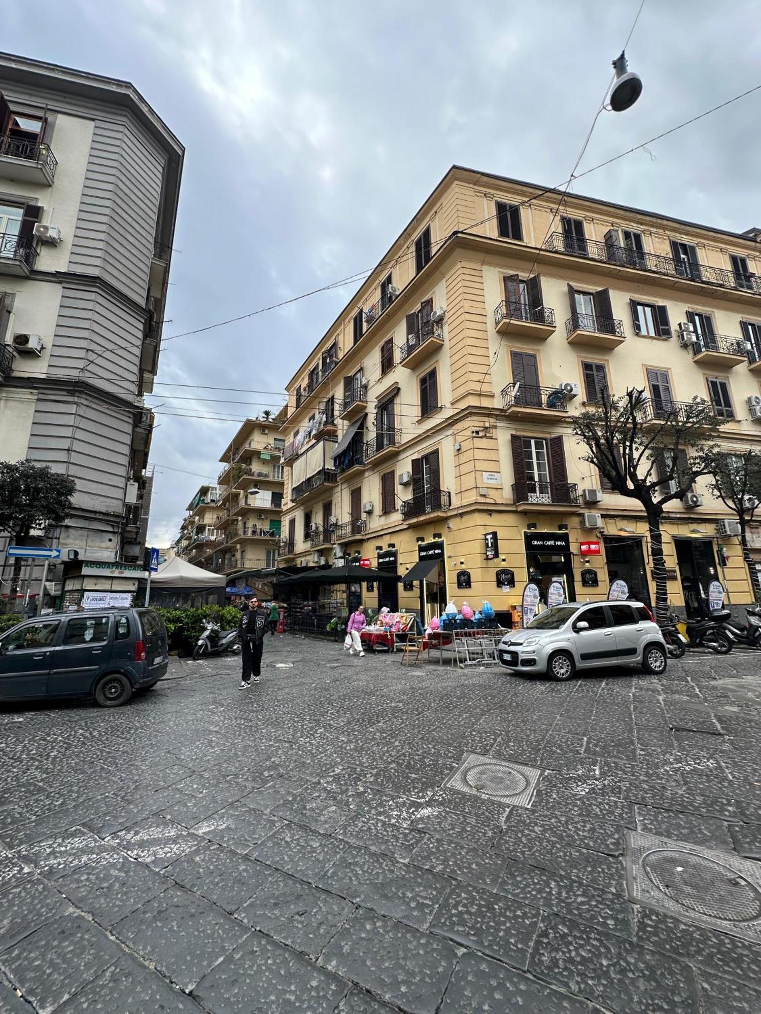 Hotiday Room Collection - Napoli Botanique Екстериор снимка