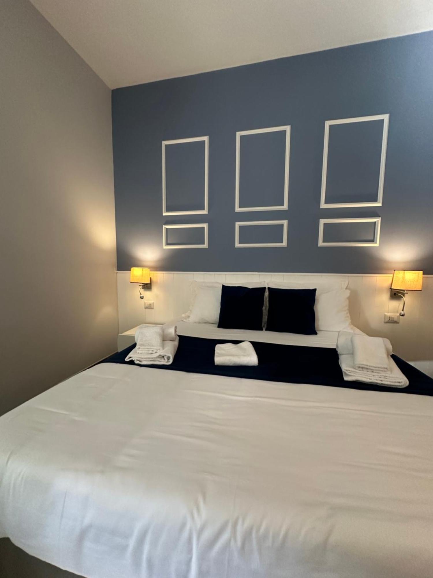 Hotiday Room Collection - Napoli Botanique Екстериор снимка