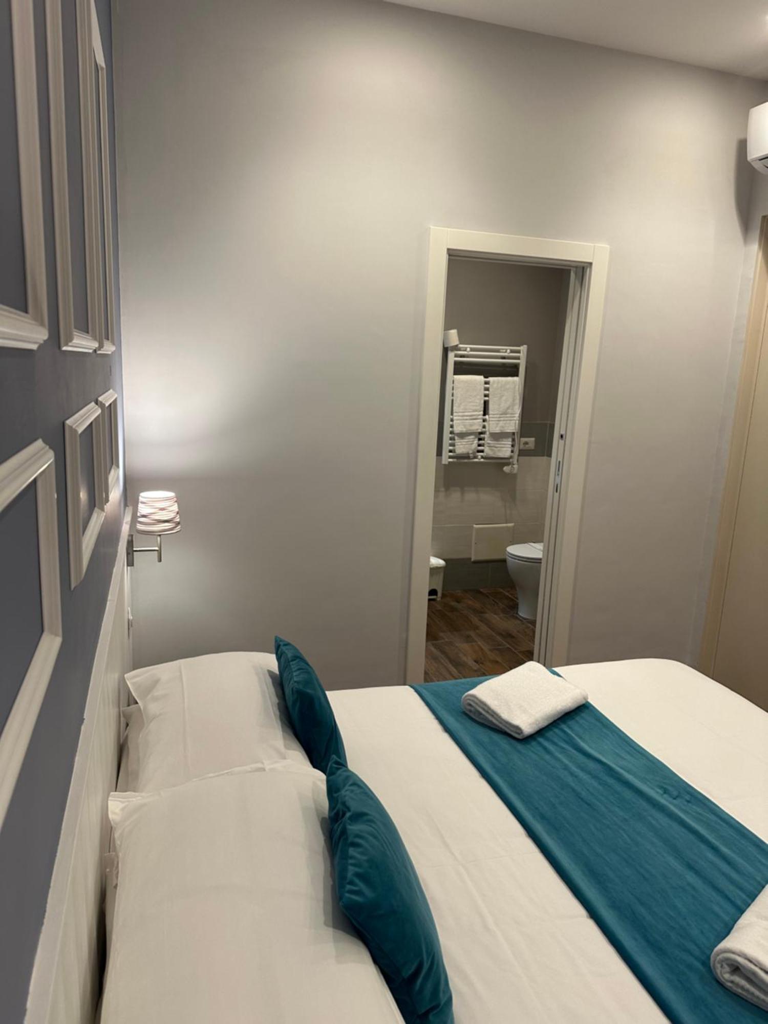 Hotiday Room Collection - Napoli Botanique Екстериор снимка